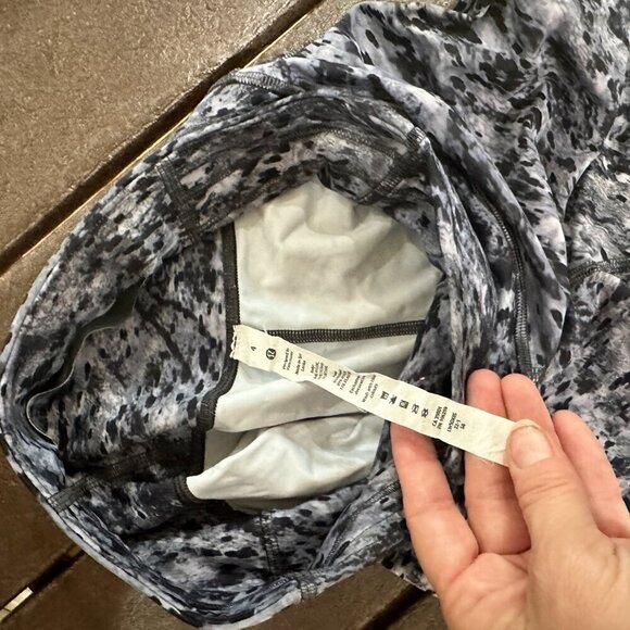 RARE LULULEMON Grey Blue Print Align Tights Leggings - 4 - Picture 13 of 14